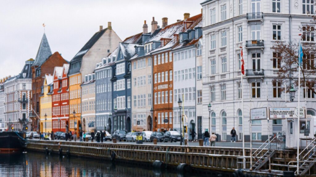 How Ghana LinkedIn Bloggers Can Work With Switzerland Advertisers in 2025