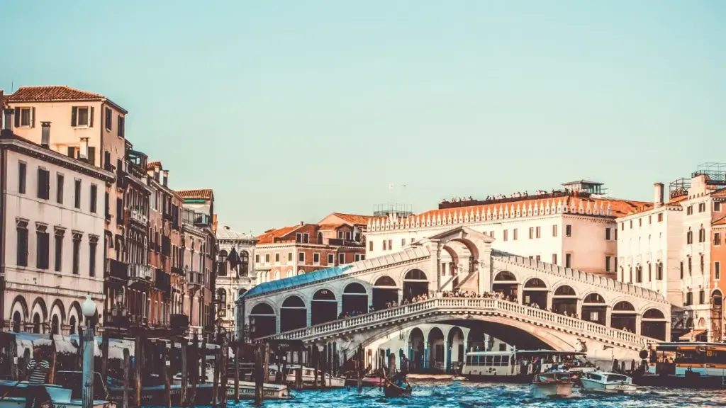Learn practical steps for Ghana creators to connect with Switzerland brands on Takatak for authentic learning platform reviews.