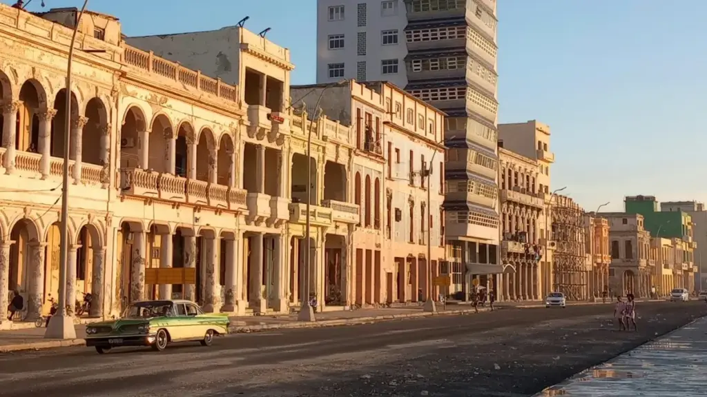 Sɛ wobɛyɛ co-branded drops wɔ Finland a, nhyehyɛe, channels ne creator sourcing tips — localized plan ma Ghana advertisers.