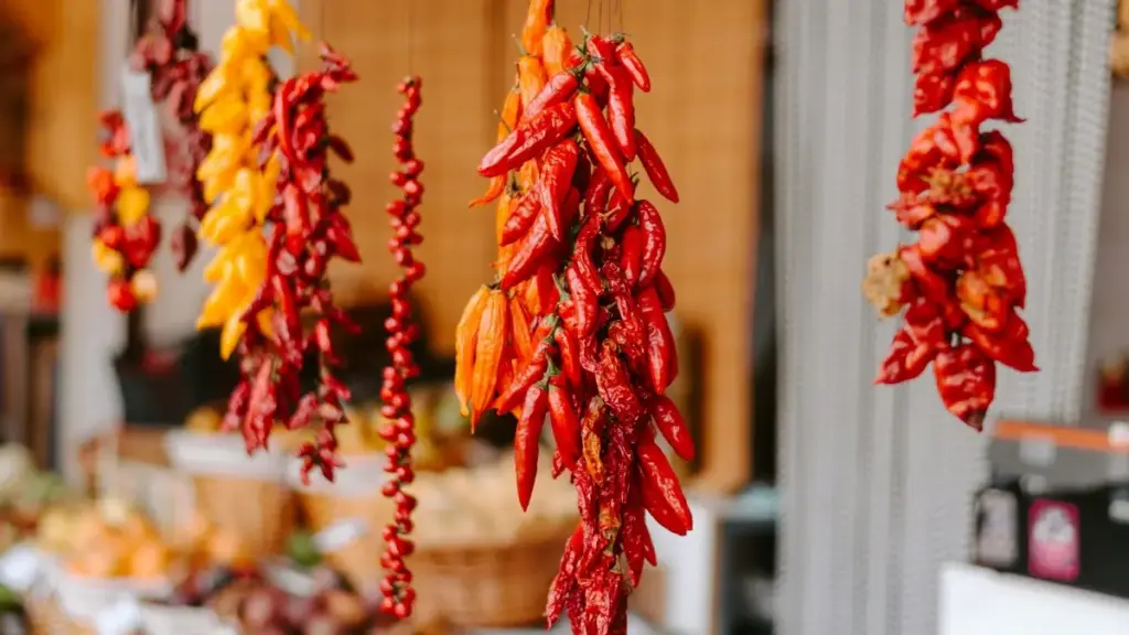 Nhyehyɛeɛ a ɛkyerɛ Ghana advertisers sɛnea wobɛhwehwɛ Israel Twitter creators de yɛ sponsored challenges — practical tips, risks, ne local insight.