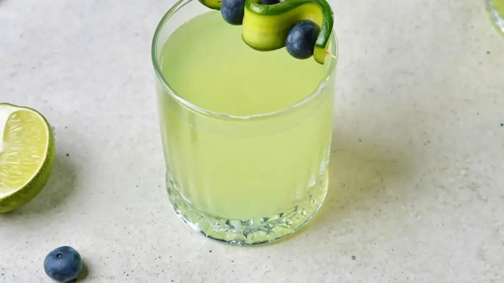 Nkwan ho ntetee ma Ghana creators — practical steps a wobɛfa so abɛhyɛ LinkedIn mu na woakɔfa Ecuador brands sɛ clients, na wo monetize wo content channels.