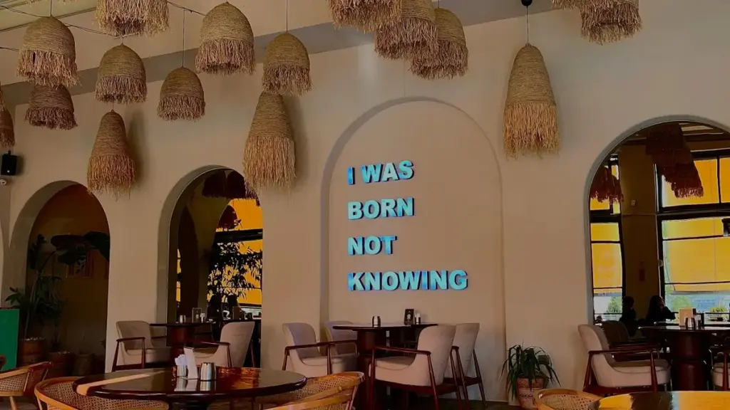 Nhyehyɛɛ tiawa ma Ghana advertisers: akwan a wobɛfa so hwehwɛ China Takatak creators, kasa kɔfa downloads, ne risk/opsɛnhyɛnsɛm.