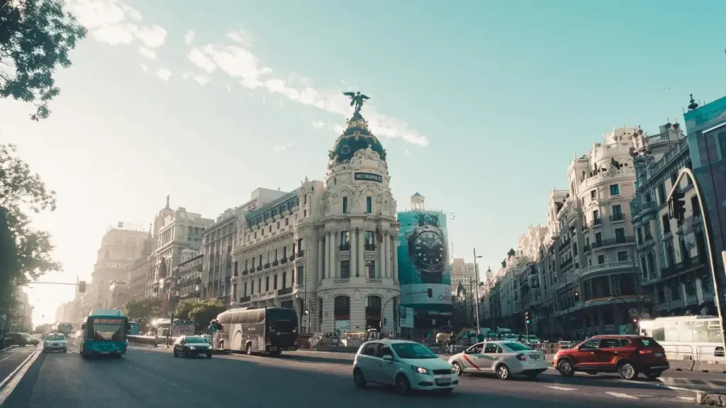 Tɔ faako na hu sɛnea Ghana advertisers betumi ahu Ecuador Lazada creators de viral video yɛ adwuma — practical steps, platform rules (TikTok/YouTube), na MaTitie tip kɛse bi.