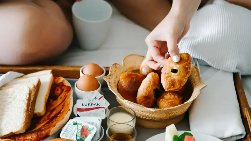 Hwɛ kwan a wopɛ sɛ wo Ghana creator nya France brands wɔ Douyin sɛ wɔmfa wo review fitness equipment — practical steps, outreach templates, na VPN tip bi.