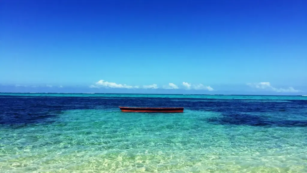 Kyerɛkyerɛ ma advertisers wɔ Ghana a wɔpɛ Dominican Republic Line creators — practical steps, tools, ne local insights ma global product awareness.