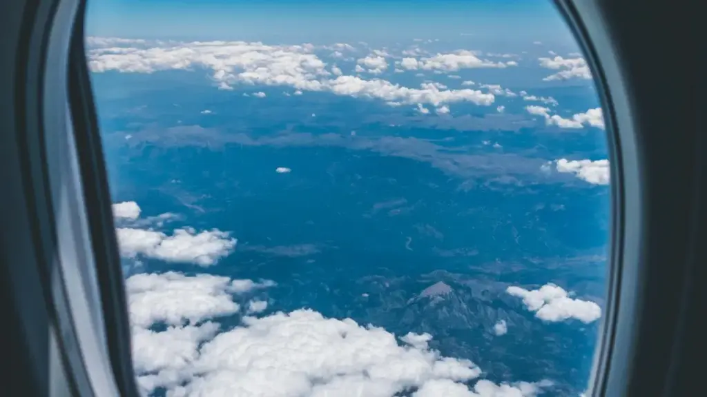 Ɔkwan a Ghana advertisers betumi afa so hwehwɛ, vetɛ ne ne kɔɔntakt Ethiopia-based Disney Plus creators de lokalize brand messaging — praktikal steps, risk management, ne platform tips.