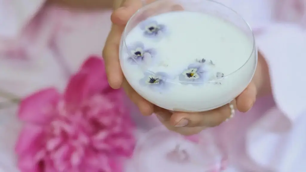 Kyerɛkyerɛ kɔkɔɔ a Ghana creator betumi de ne ho akɔfa Peruvian brands a ɔwɔ Netflix mu, fa outreach, pitch, ne culture-fit tactics a ɛyɛ practical.