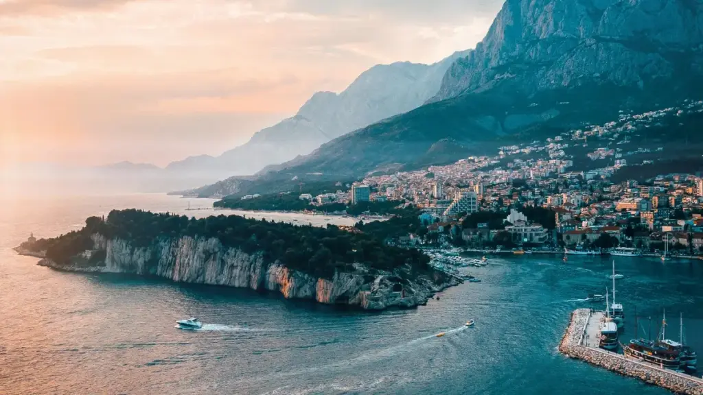 Ɔkwan a kreatɔ fi Ghana betumi afa so abɔ nkɔmmɔ ne India brands wɔ Taobao, yɛde practical tips, on-ground activations ne kampɛn insights bɛma wo.