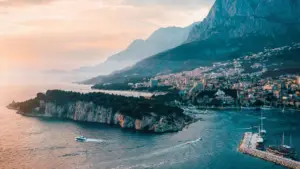 Ɔkwan a kreatɔ fi Ghana betumi afa so abɔ nkɔmmɔ ne India brands wɔ Taobao, yɛde practical tips, on-ground activations ne kampɛn insights bɛma wo.