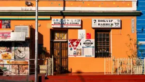 Ɔkwan a Ghana creator betumi afa so anya Cyprus brands wɔ HBO Max de rekɔ record unboxing ne testimonial clips; practical steps, legal risks, outreach templates, na VPN tip a MaTitie hyɛ da so.