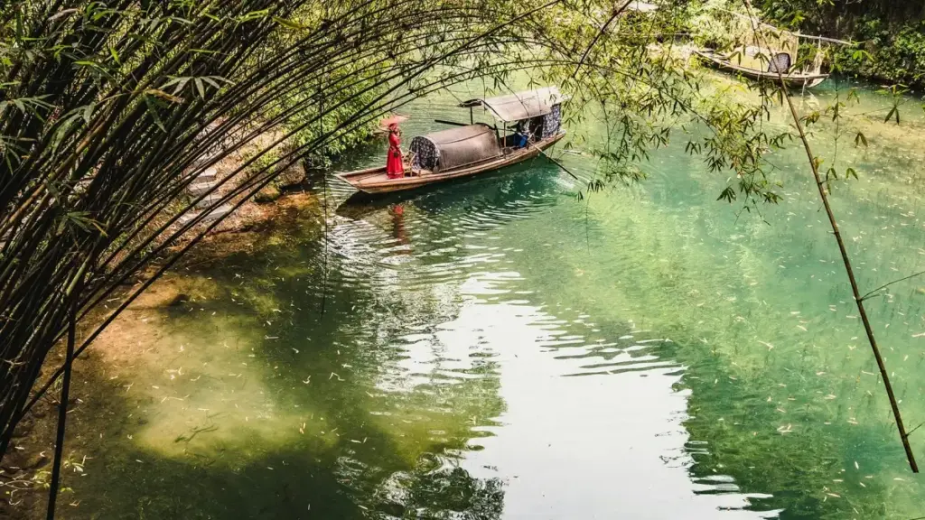 Sɛ wopɛ sɛ wuhu ɔkwan pa a wobɛfa so akɔ Croatia beauty brand ahorow so wɔ Twitch de review skincare ne makeup a, ha na practical plan no wɔ.