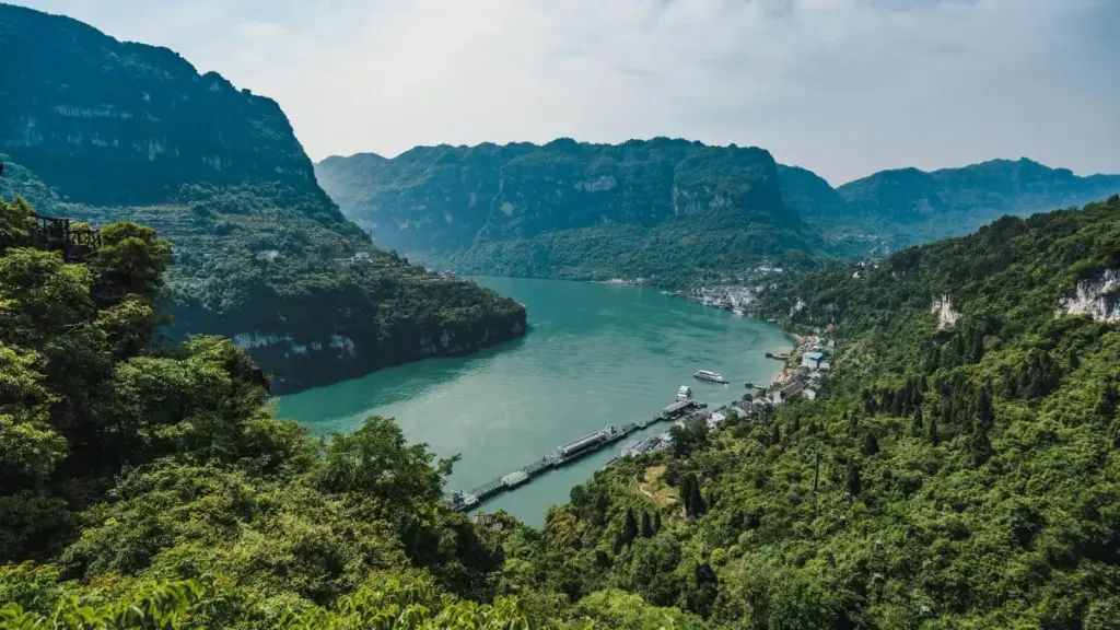 Sɛ wopɛ sɛ wokɔ Kuwait brands so wɔ Rumble na wode learning platforms kyerɛ wɔn, ha na yɛkyerɛ outreach, pitch, data ne smart follow-up.